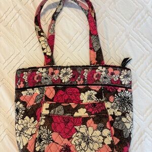 VERA BRADLEY TOTE BAG IN GREAT CONDITION| %100 cotton| RETIRED PATTERN